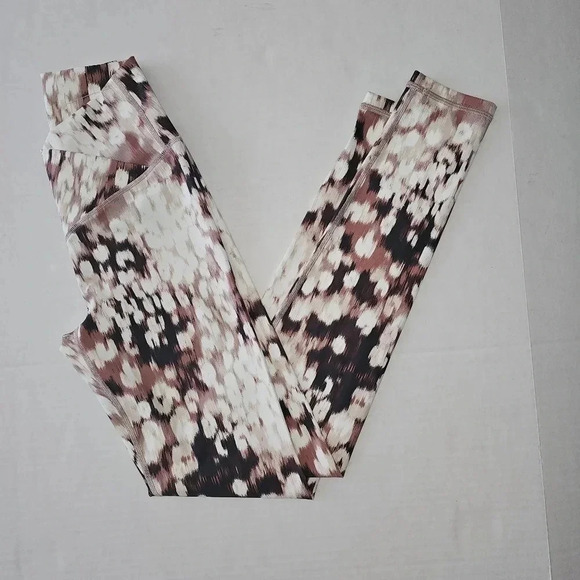 Aerie OFFLINE Shine High-Waisted Crossover Legging In Cocoa Cream - Picture 4 of 6